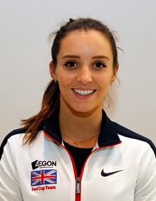 How tall is Laura Robson?